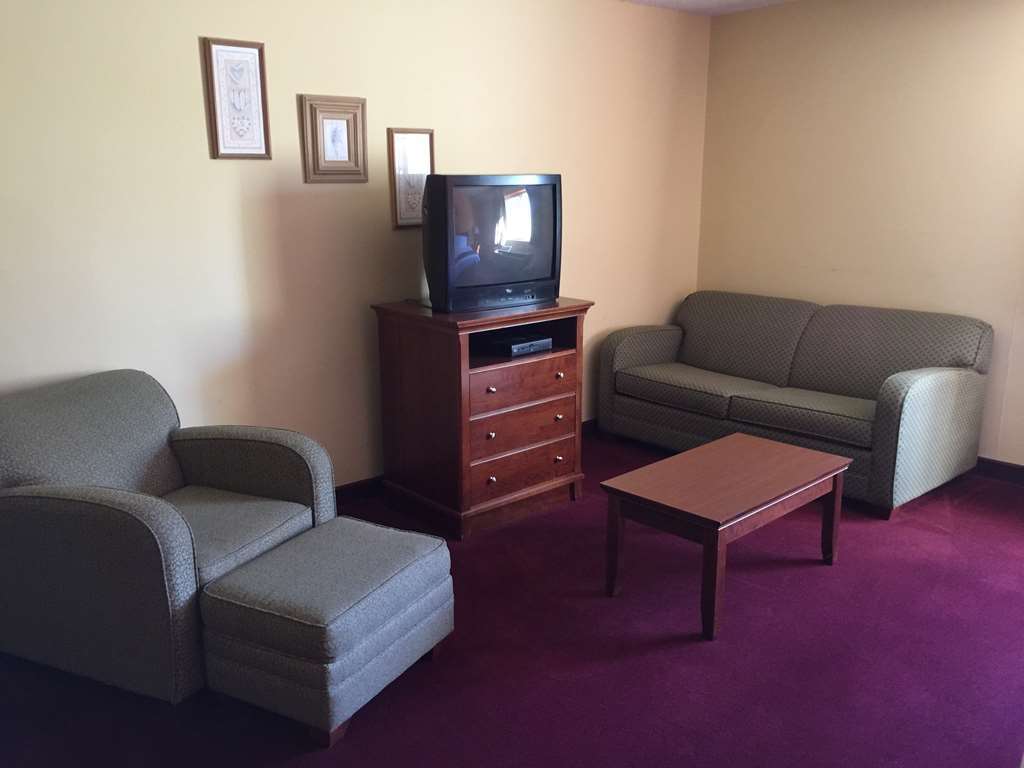 Lake Tree Inn & Suites Marion Room photo
