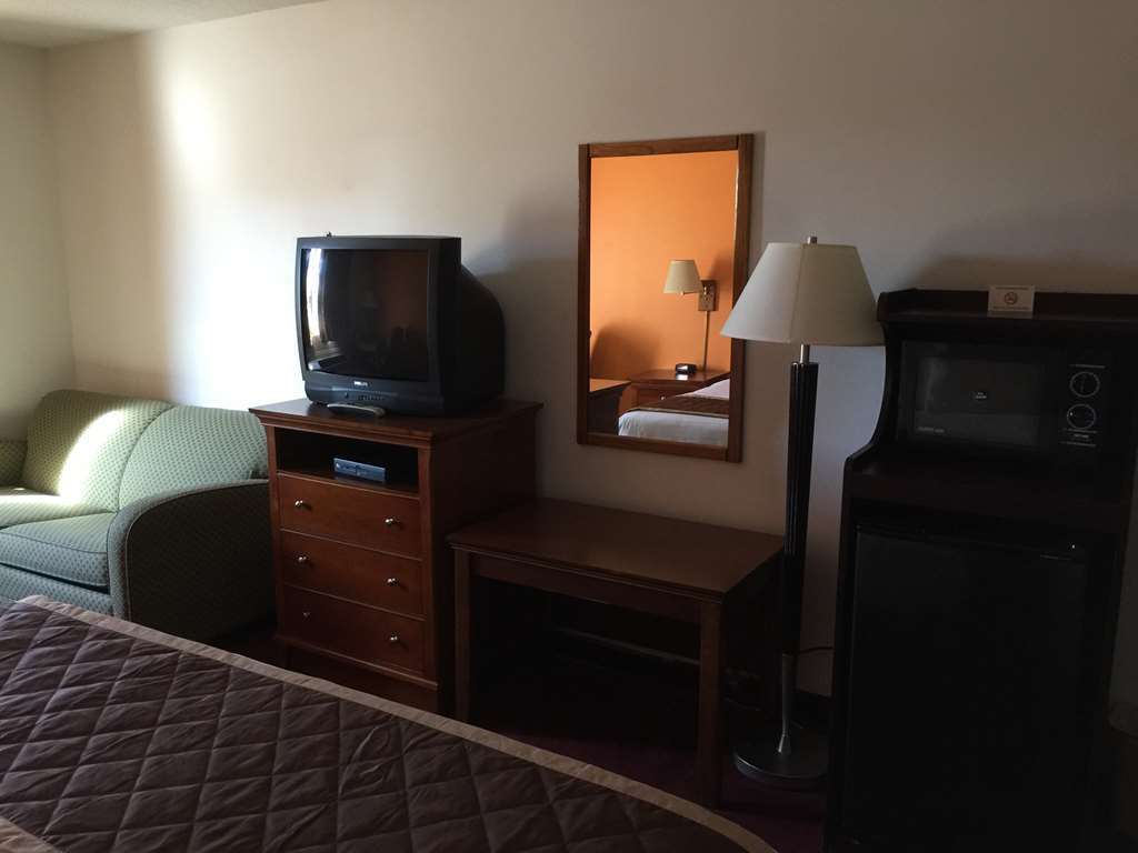 Lake Tree Inn & Suites Marion Room photo