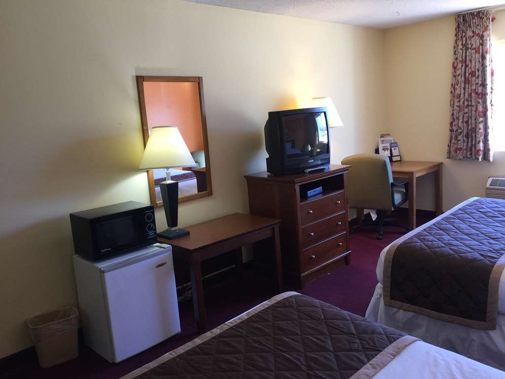 Lake Tree Inn & Suites Marion Room photo